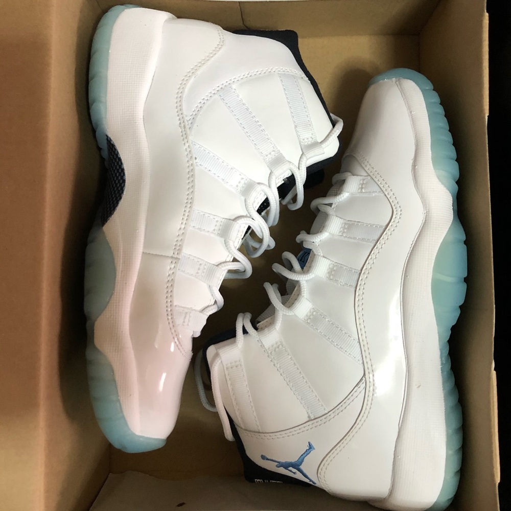Jordan 11 Columbia size 4
